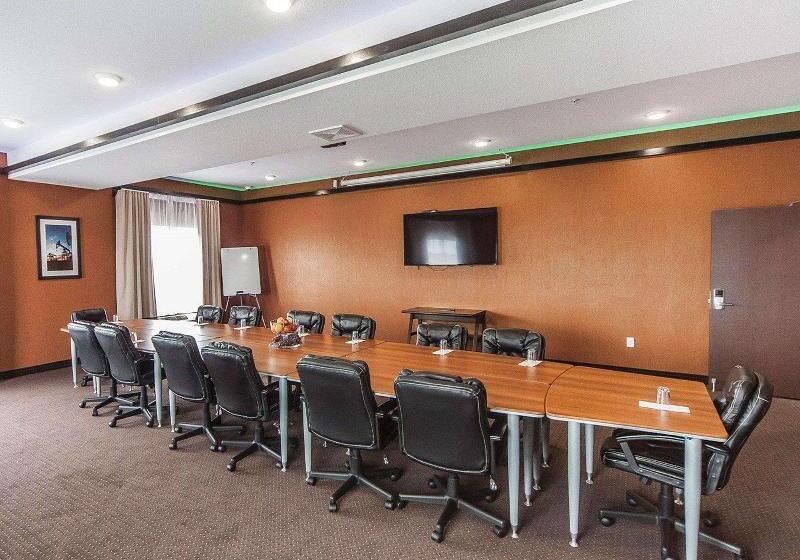 בית מלון כפרי The Kanata Bonnyville