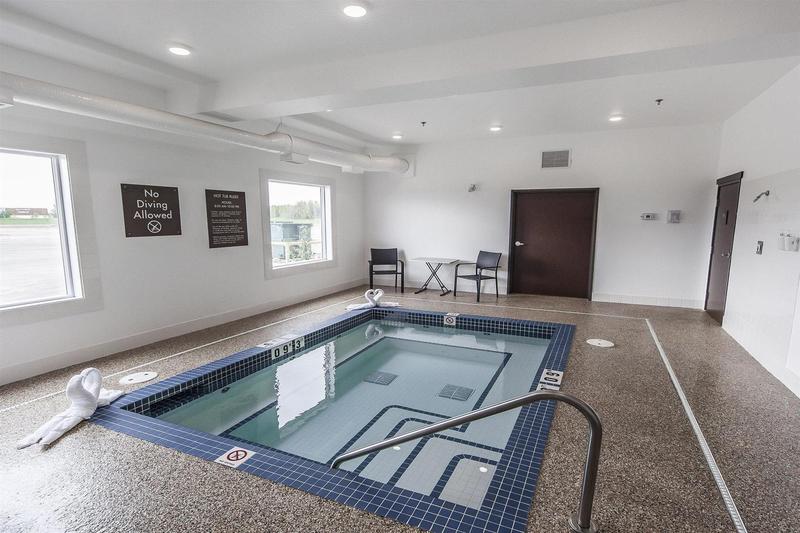 בית מלון כפרי The Kanata Bonnyville