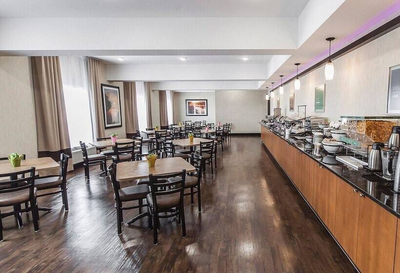 בית מלון כפרי The Kanata Bonnyville