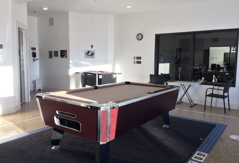 בית מלון כפרי The Kanata Bonnyville