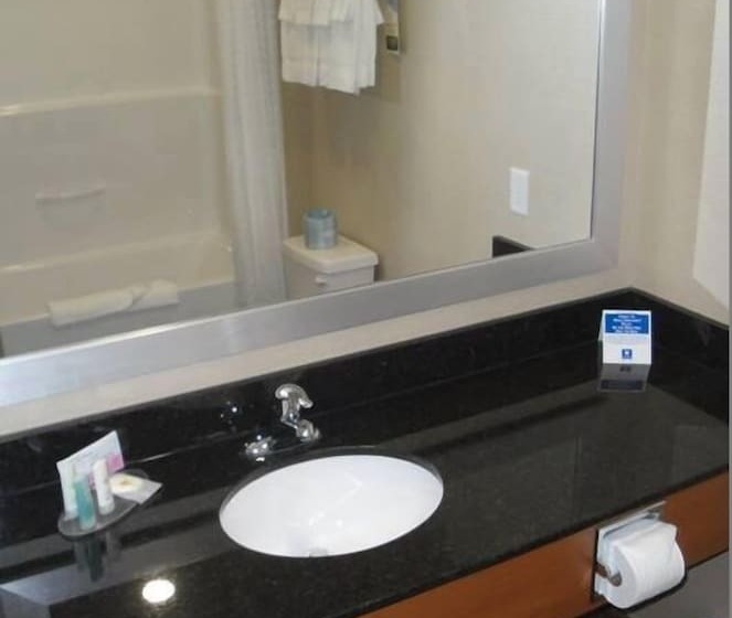 בית מלון כפרי The Kanata Bonnyville