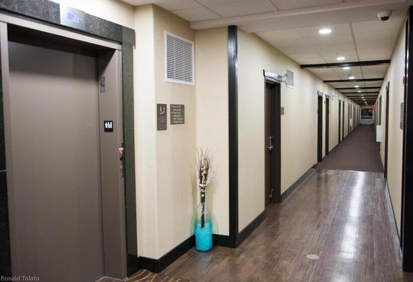 בית מלון כפרי The Kanata Bonnyville