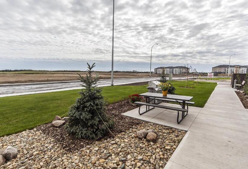 בית מלון כפרי The Kanata Bonnyville