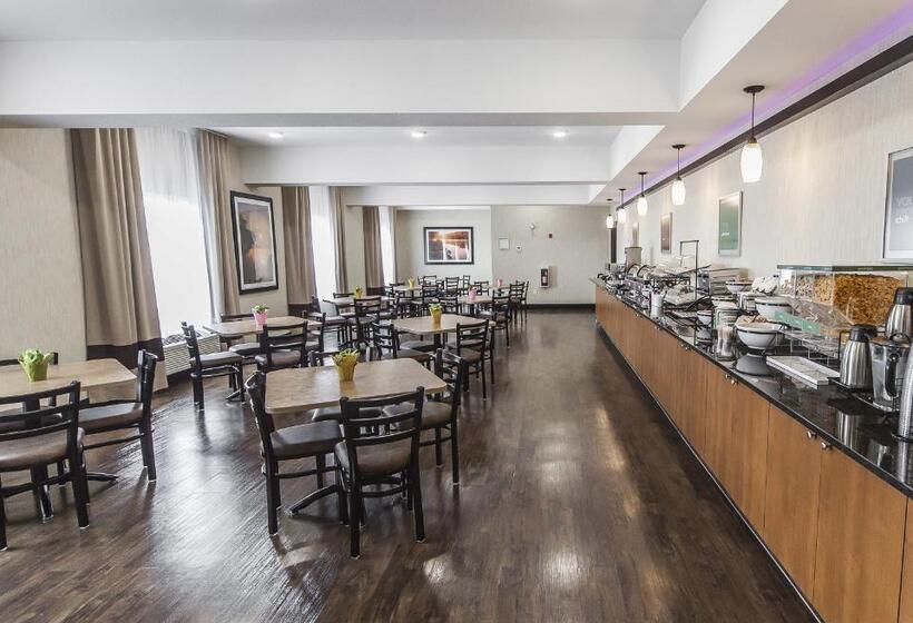 בית מלון כפרי The Kanata Bonnyville