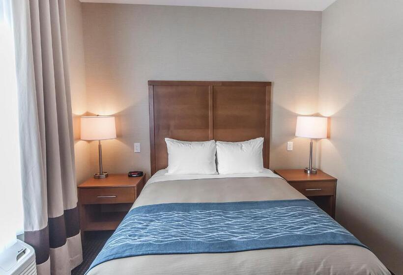 בית מלון כפרי The Kanata Bonnyville