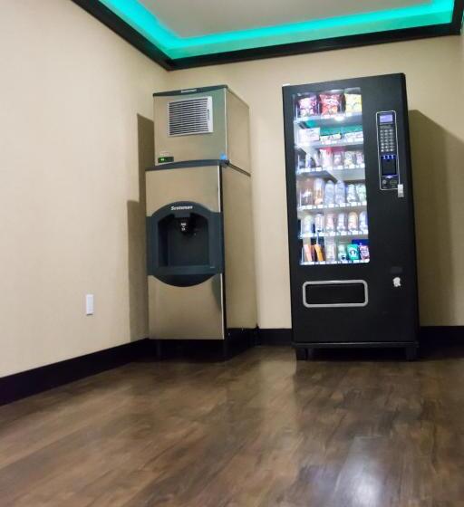 בית מלון כפרי The Kanata Bonnyville