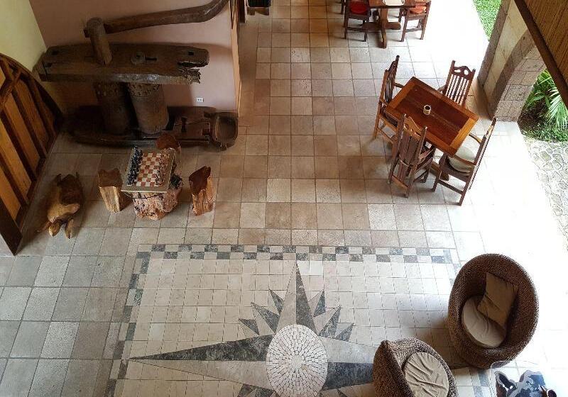 هتل Corto Del Mar