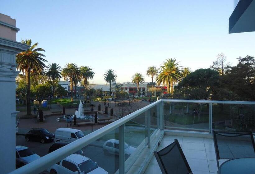 فندق De La Plaza