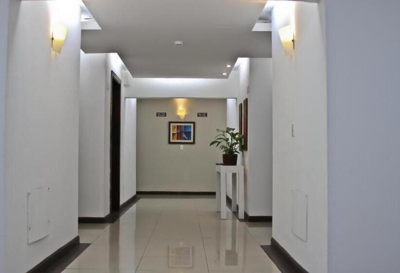 فندق De La Plaza