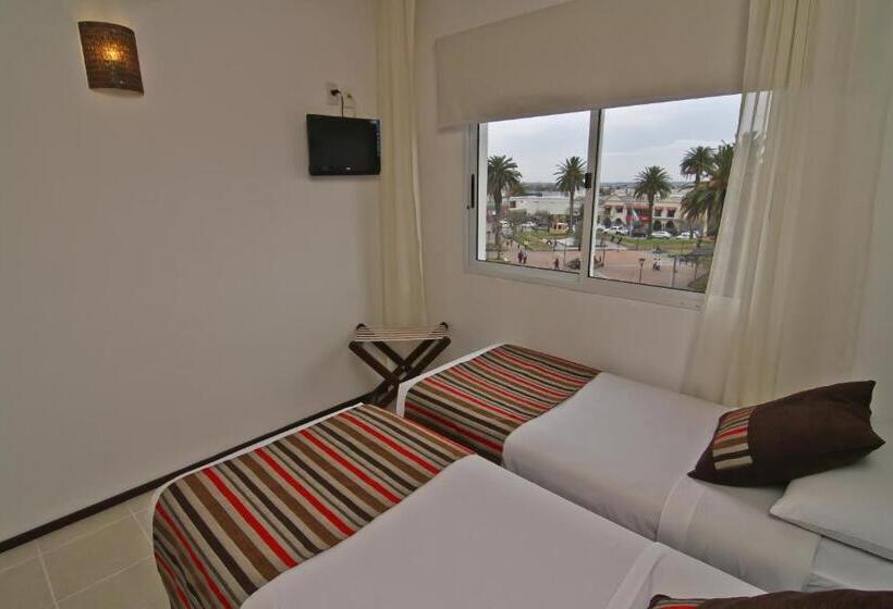 فندق De La Plaza