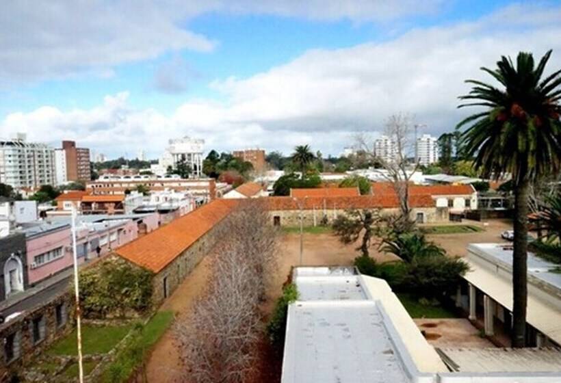 فندق De La Plaza