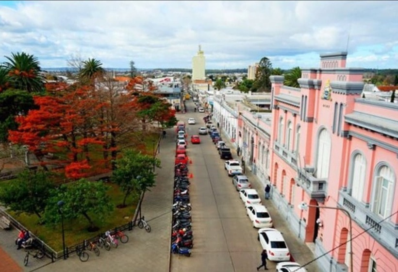 فندق De La Plaza