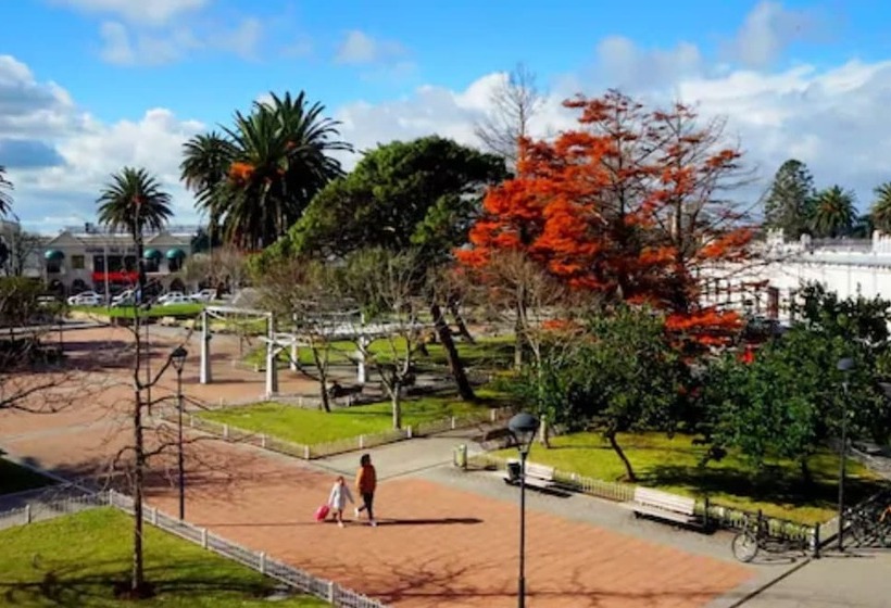 فندق De La Plaza