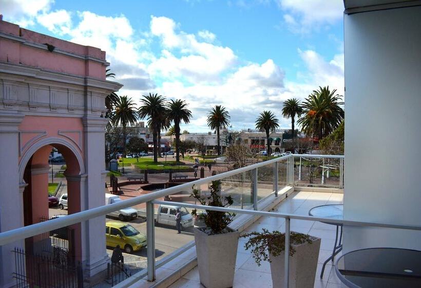 فندق De La Plaza