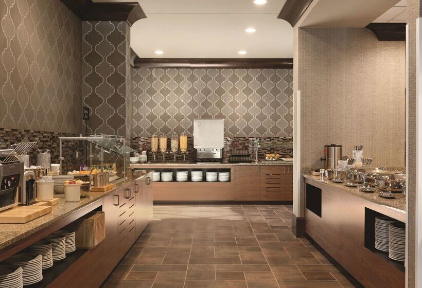 هتل Embassy Suites Saratoga Springs