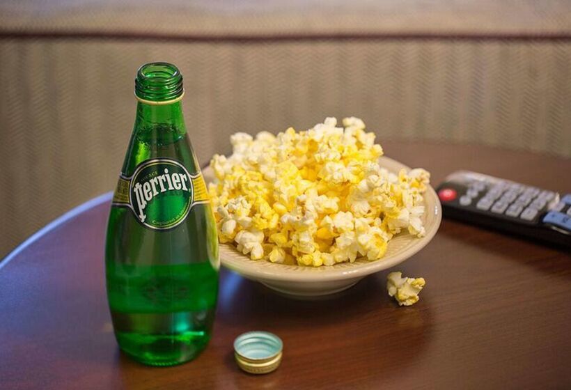 호텔 Embassy Suites Saratoga Springs