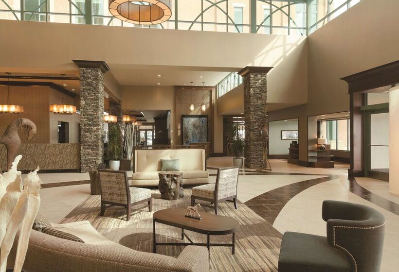 호텔 Embassy Suites Saratoga Springs