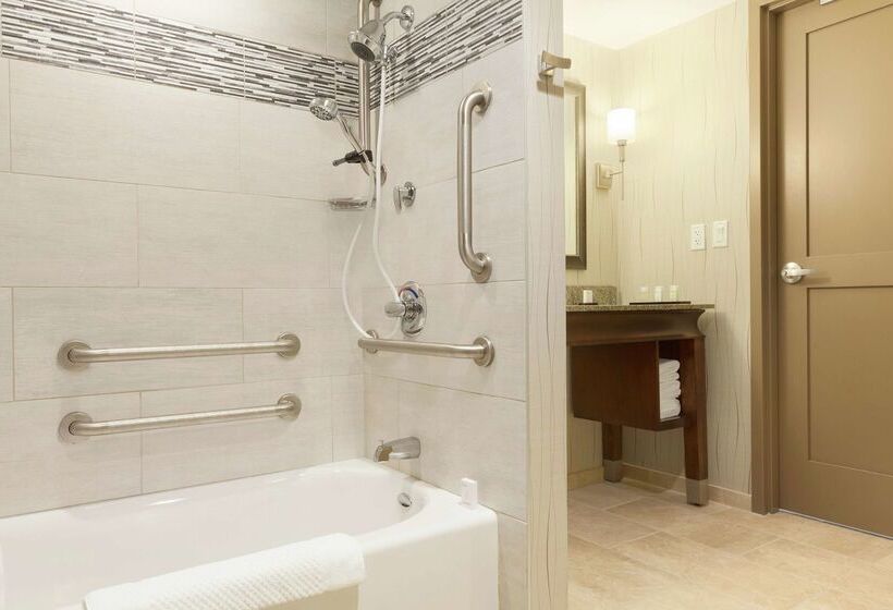 호텔 Embassy Suites Saratoga Springs