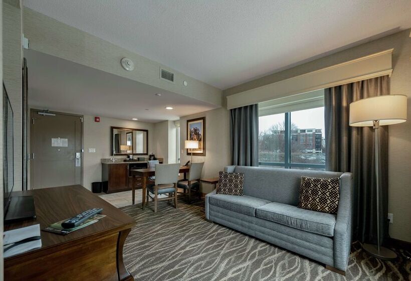 호텔 Embassy Suites Saratoga Springs