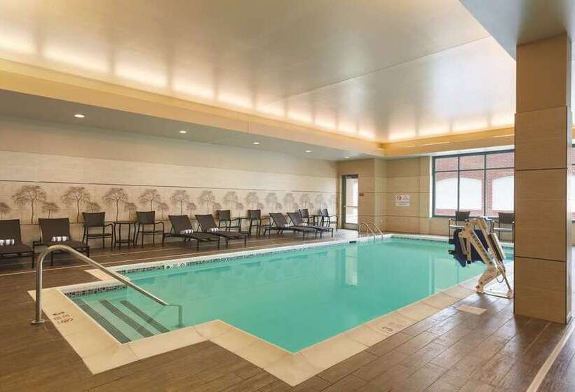 호텔 Embassy Suites Saratoga Springs