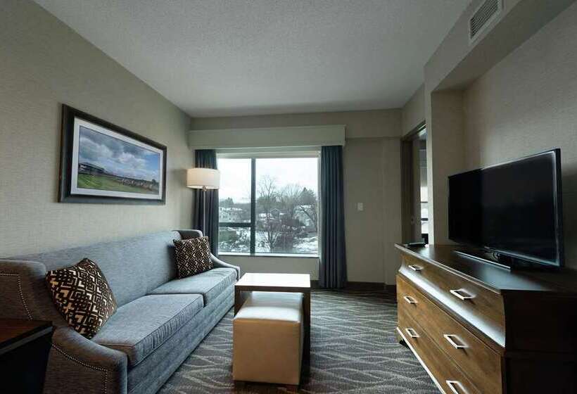 호텔 Embassy Suites Saratoga Springs