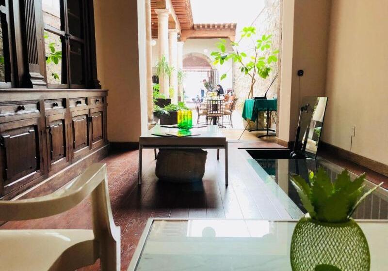 호텔 Expres By Hosting House