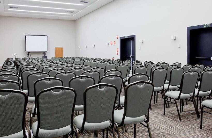 Отель Golden Tulip Sao Jose Dos Campos