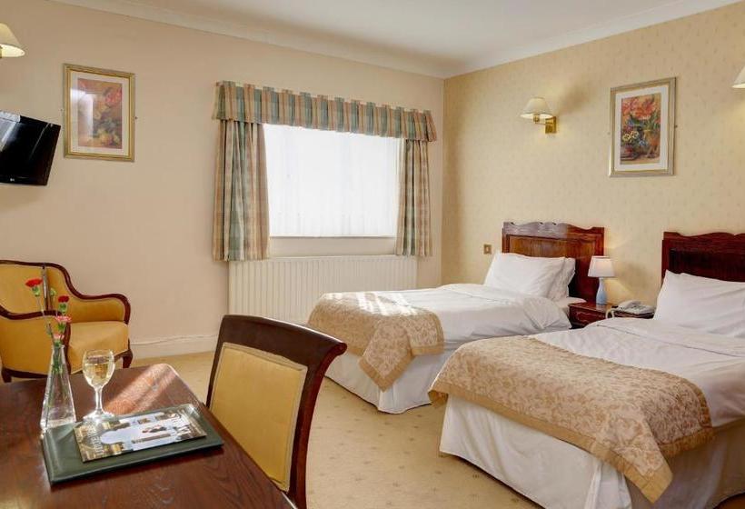 Отель Hadlow Manor