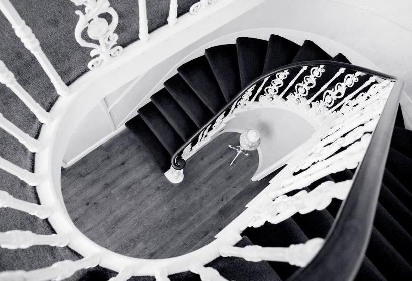 Отель Hadlow Manor