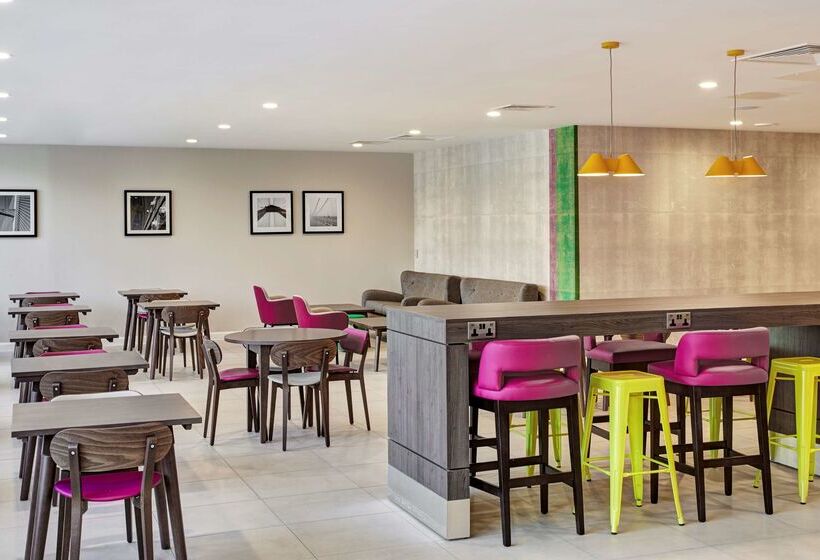בית מלון כפרי Hampton By Hilton Bristol City Centre