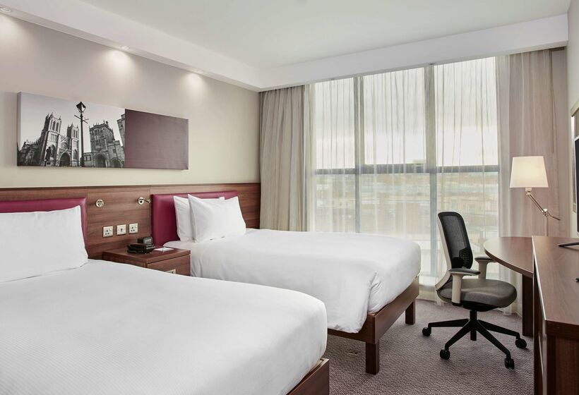 בית מלון כפרי Hampton By Hilton Bristol City Centre