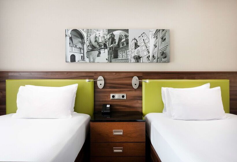 Отель Hampton By Hilton Krakow