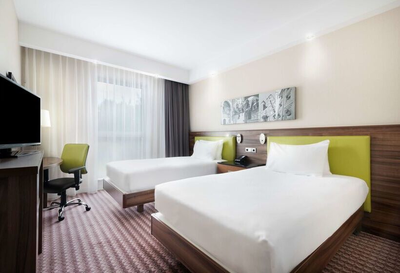 Отель Hampton By Hilton Krakow