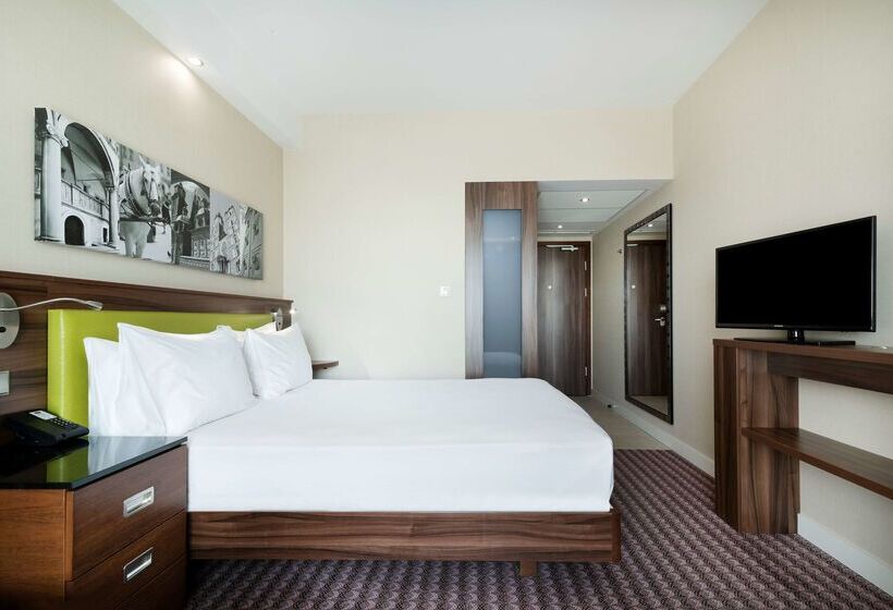 Отель Hampton By Hilton Krakow