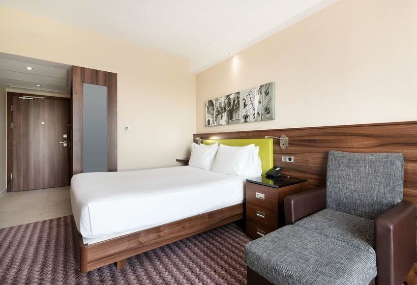 Отель Hampton By Hilton Krakow