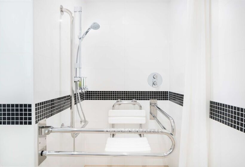 Отель Hampton By Hilton Krakow