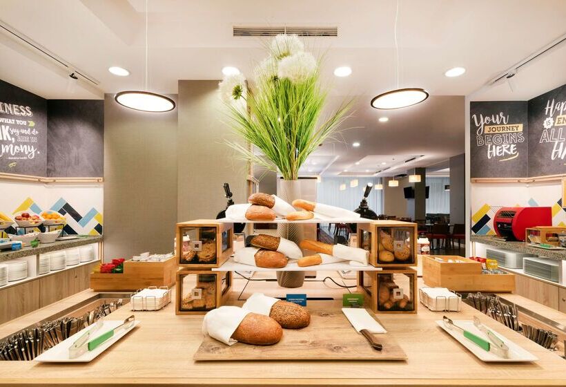 Отель Hampton By Hilton Krakow