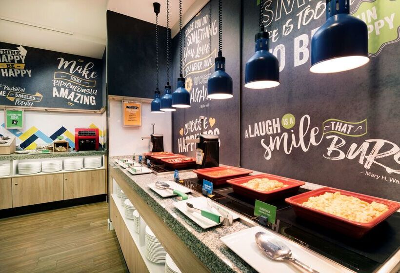 Отель Hampton By Hilton Krakow