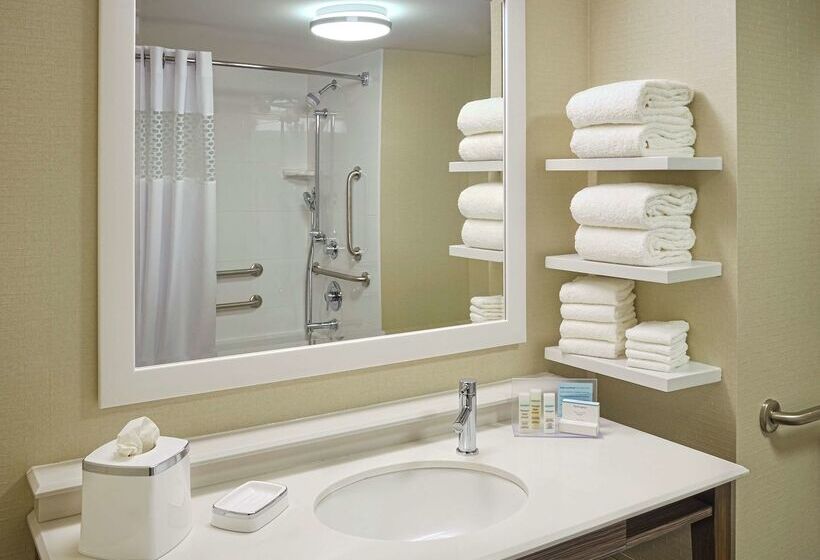 فندق Hampton Inn By Hilton Timmins