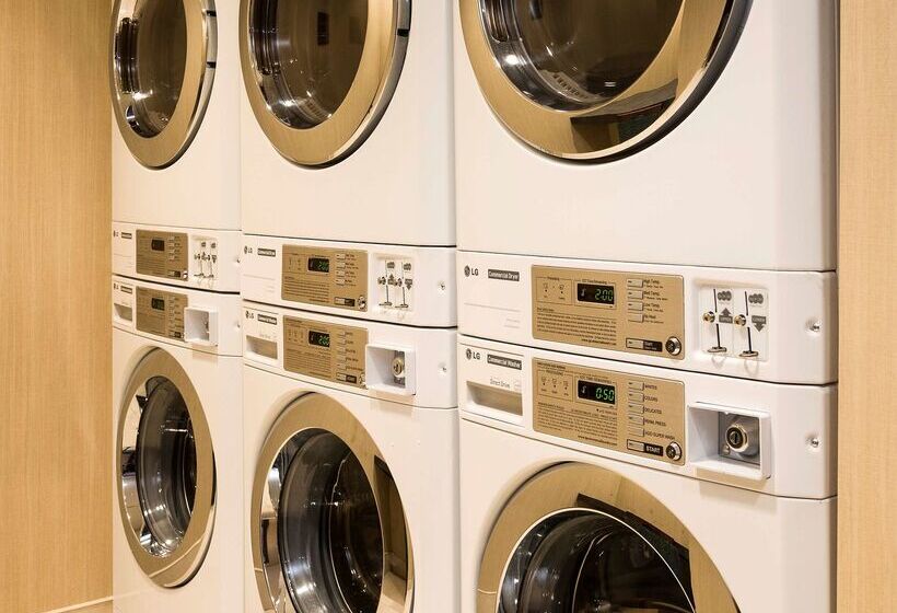 ホテル Hampton Inn By Hilton Ottawa Airport, On, Cn