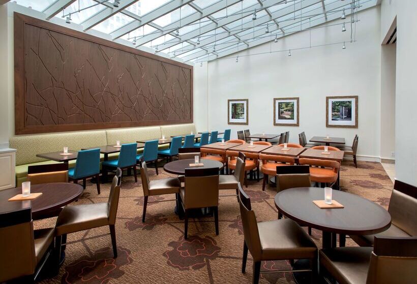 هتل Hilton Garden Inn Chicago Downtown Riverwalk