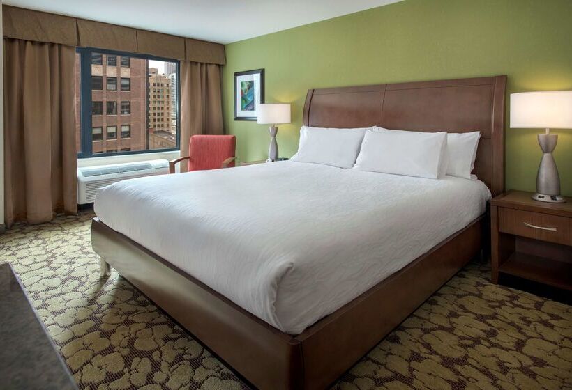 هتل Hilton Garden Inn Chicago Downtown Riverwalk