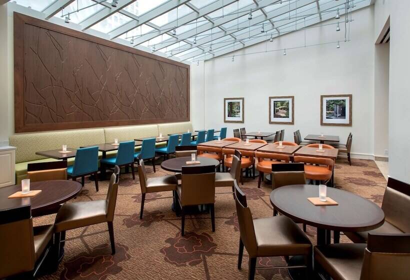 هتل Hilton Garden Inn Chicago Downtown Riverwalk