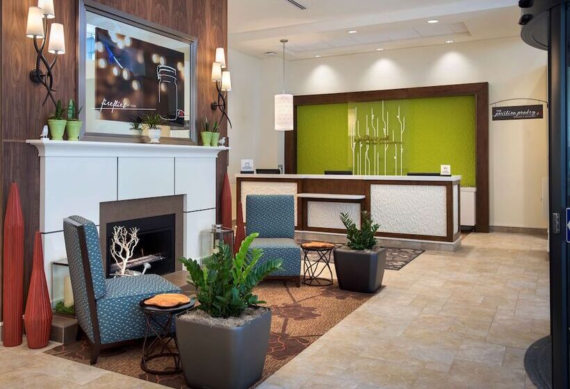 هتل Hilton Garden Inn Chicago Downtown Riverwalk