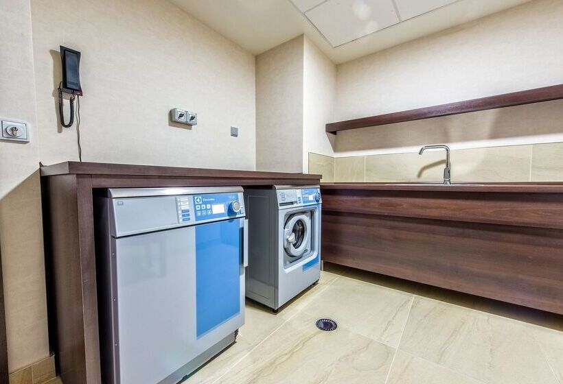 Отель Hilton Garden Inn Krakow Airport