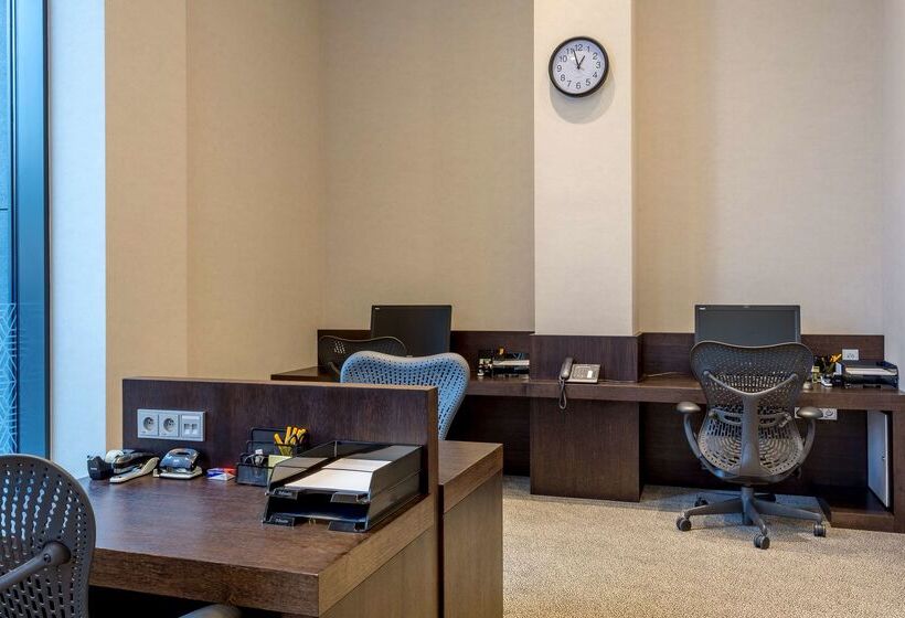 Отель Hilton Garden Inn Krakow Airport