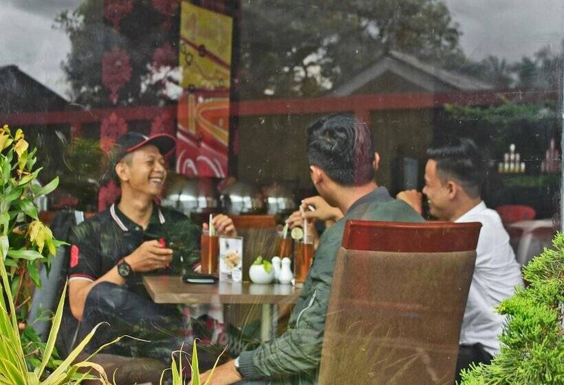 هتل @hom Premiere Cilacap