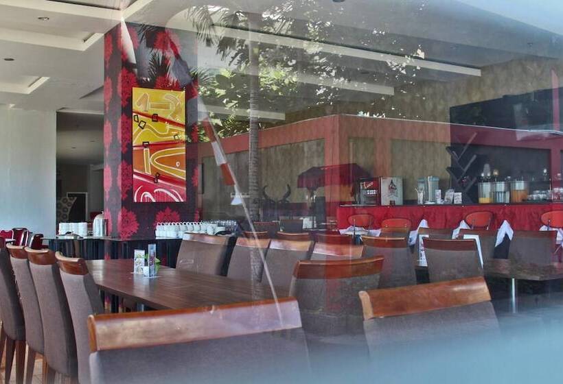 Отель @hom Premiere Cilacap