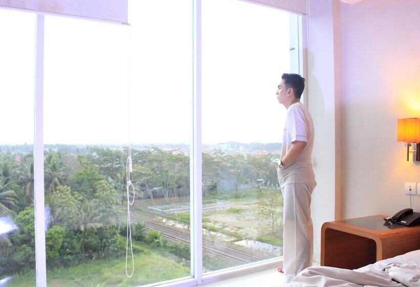 Отель @hom Premiere Cilacap