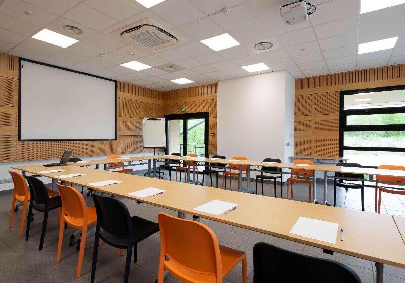 בית מלון כפרי Ibis Styles Vierzon